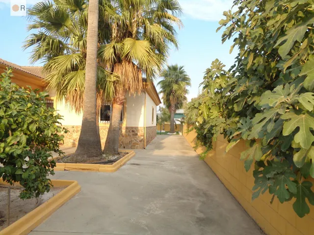 ¡Oportunidad Única! Chalet con Piscina en El Nuevo Higuerón, - foto 2