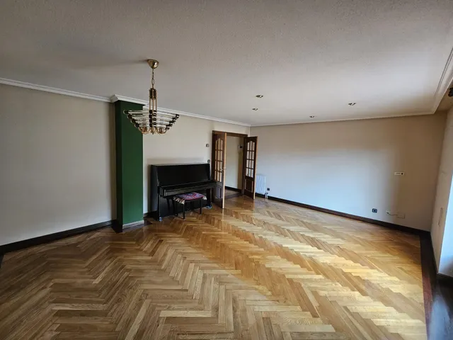 Exclusividad, amplitud y confort en el centro de Salamanca, 3 amplios dormitorios y plaza de garaje cerrada — 8