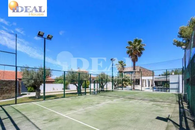Ref.: A8488G7. Increible chalet de lujo y diseño, parcela 1500 m2,  piscina propia, pista de padel. — 48