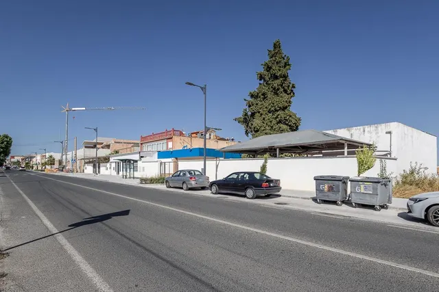 CASA CON NEGOCIO EN ALHENDIN — 30