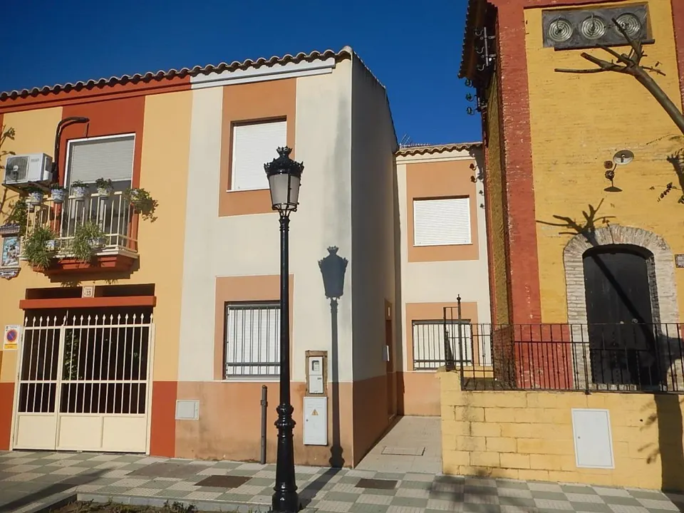 Venta de Casa en Hinojos, Huelva. Activo Sin Posesión / Alquilado, No se Puede Visitar.