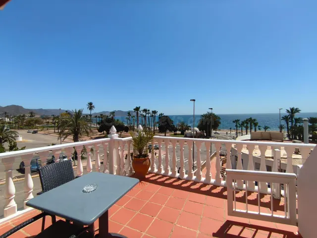 ALQUILER APARTAMENTOS PRIMERA LINEA DEL MAR - foto 4