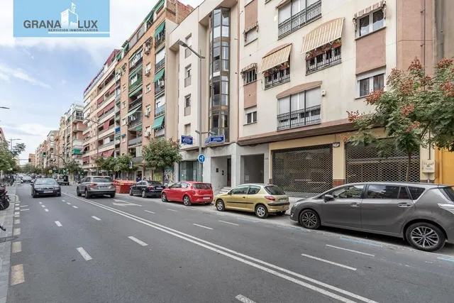 LOCAL COMERCIAL EN ARABIAL JUNTO HIPERCOR — 18