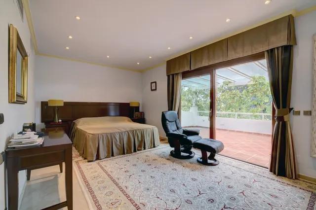 Chalet 5 habitaciones 698m² en venta - Costa Del Sol — 28