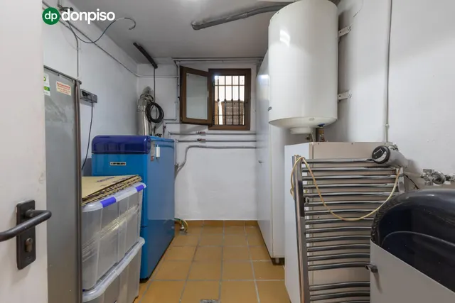 ADOSADA CON 4 DORMITORIOS, AMPLIAS TERRAZAS Y VISTAS A GRANADA Y SIERRA NEVADA — 46