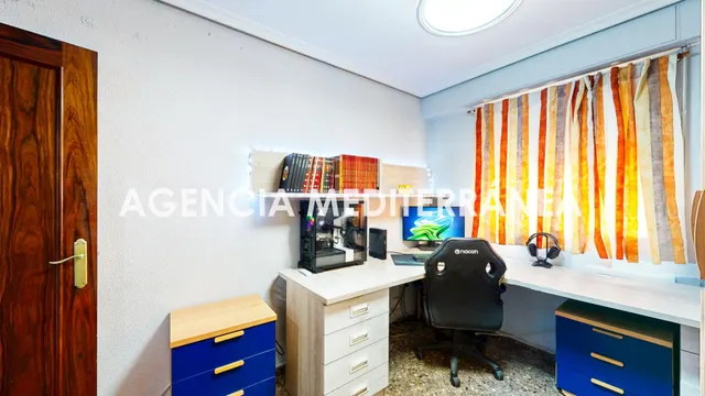 Piso en venta en Torrent, con tres habitaciones y dos baños. — 19