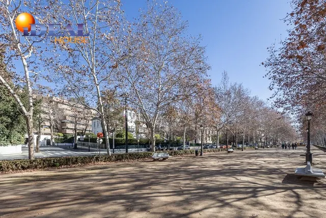 EXCLUSIVO PISO CON JARDÍN PRIVATIVO EN UNA DE LAS MEJORES URBANIZACIONES DE GRANADA — 50
