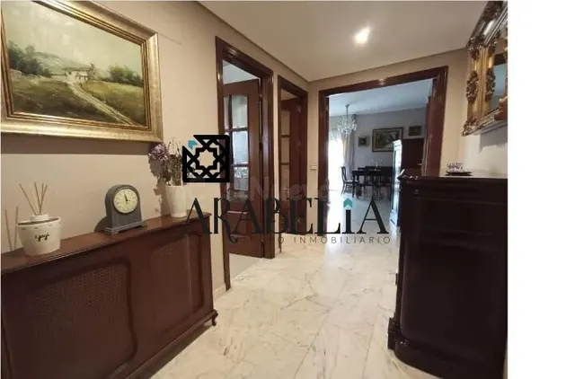 Exclusivo Piso en el Centro: Calidad de Vida junto a Renfe y - foto 2