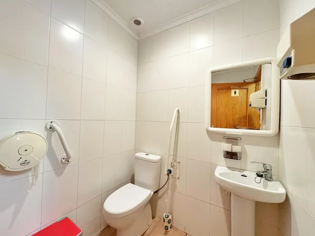 FANTASTICO LOCAL COMERCIAL EN VICENTE BLASCO IBAÑEZ — 12