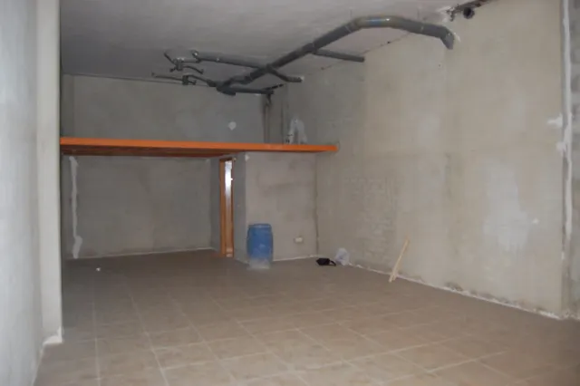 LOCAL COMERCIAL CERCA DE CALLE BAÑOS — 2