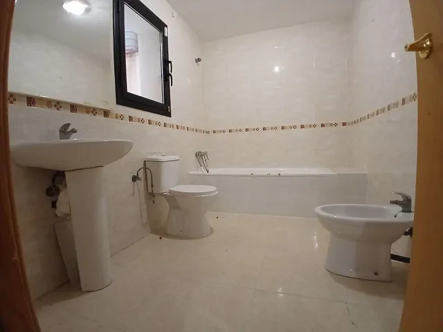 Amplio Piso con 3 habitaciones en Av. Catalunya — 12