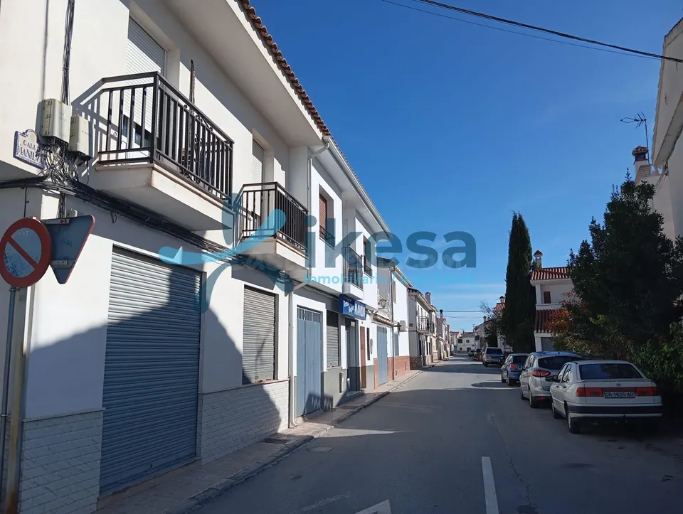 Espacioso Adosado en Huescar sin Posesión