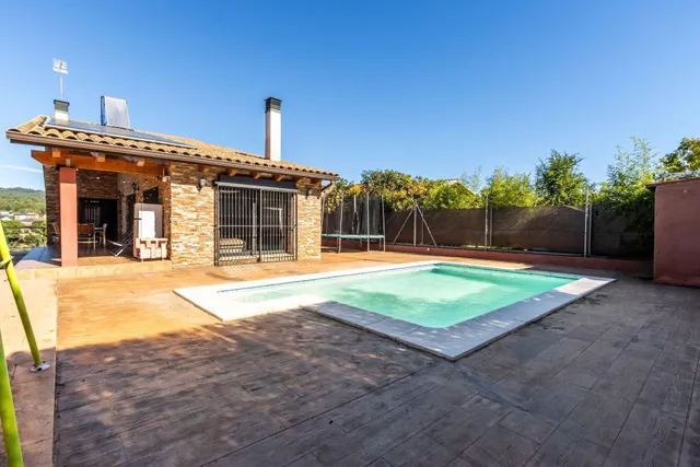 Casa con piscina, espacio y calidad en can font - ca n'avellaneda — 11