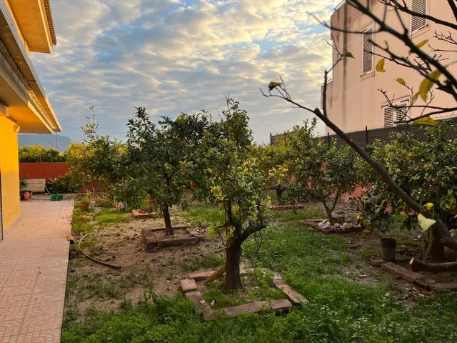 EXCELENTE CASA/CHALET, CON  MUY AMPLIA PARCELA, FRUTALES Y PISCINA, PLAYAS A 10 MINUTOS EN COCHES. — 19
