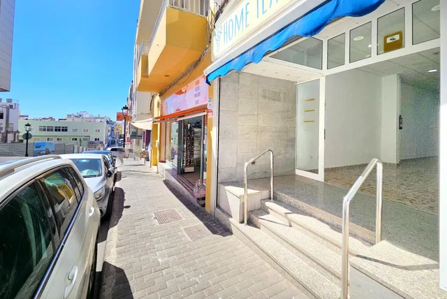 AMPLIO LOCAL COMERCIAL/OFICINA EN PLENO CENTRO DE ARGUINEGUÍ