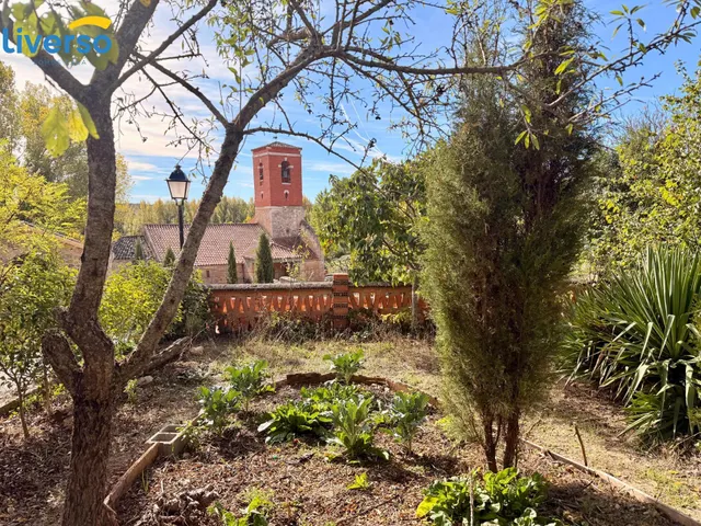 Casa de pueblo con parcela de 866 m2, jardín y buhardilla con encanto en la Ribera del Duero — 37