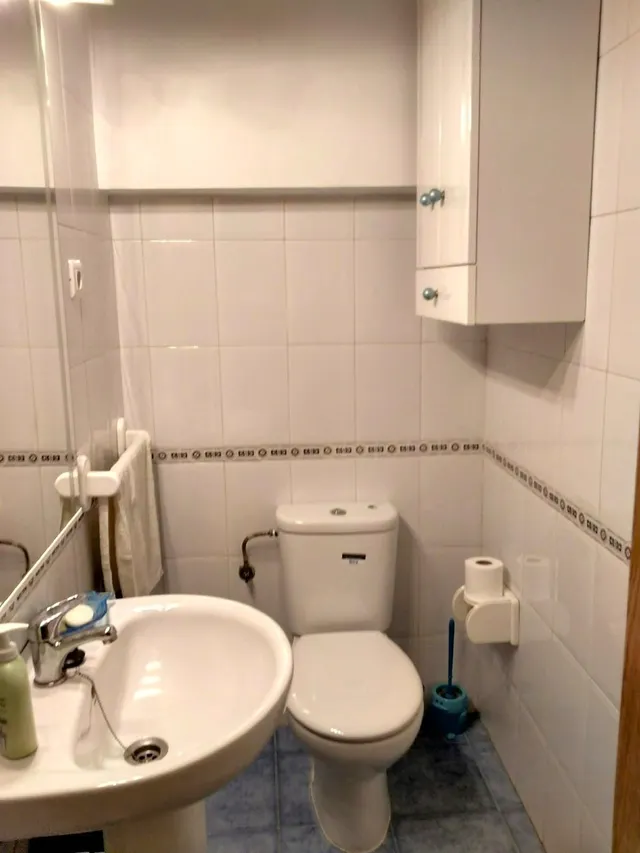 Chalet adosado con piscina y jardín en Urbanización San Luis, Málaga — 16
