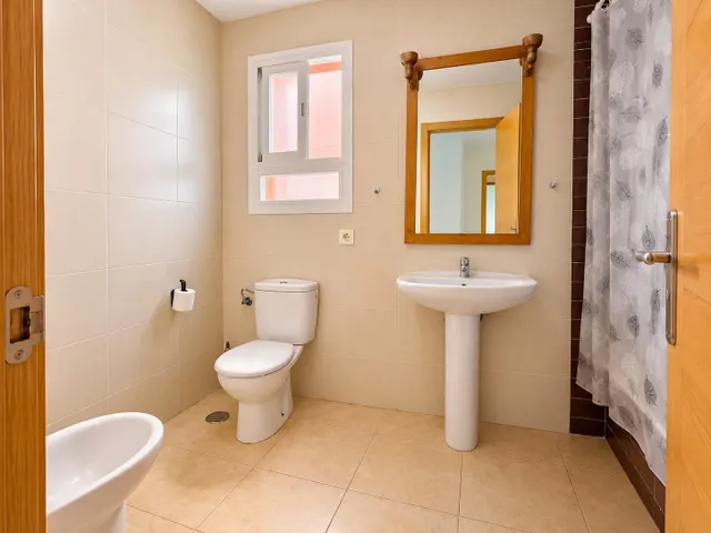 ¡piso en el recinto ferial de Los Barrios! — 10