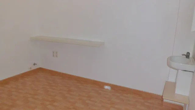 LOCAL COMERCIAL CALLE PREFERENTE — 12