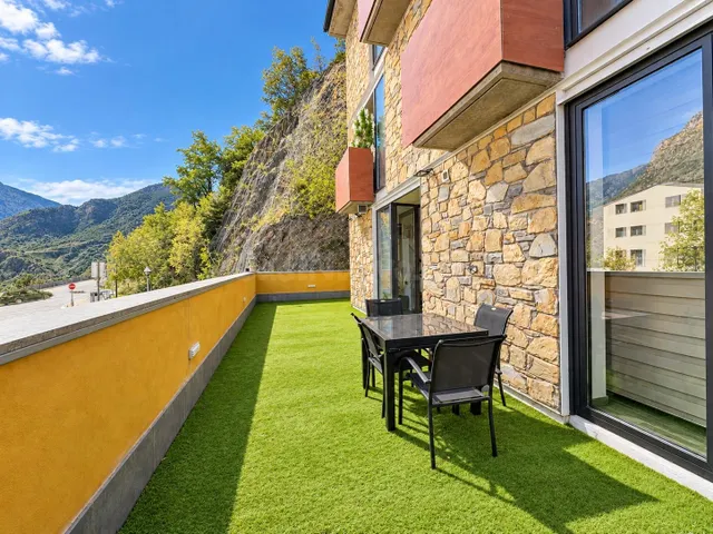 Planta baja esquinera con jardín en Sant Julià de Lòria — 2