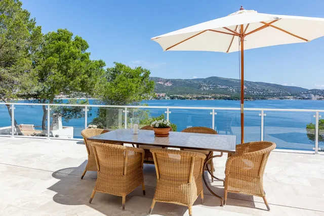 Impresionante villa de estilo mediterraneo con acceso directo al mar en Torrenova — 21