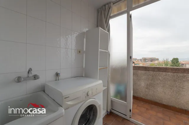 Se Vende amplio piso en  zona Villarejo, con Terraza y Vistas Despejadas — 31