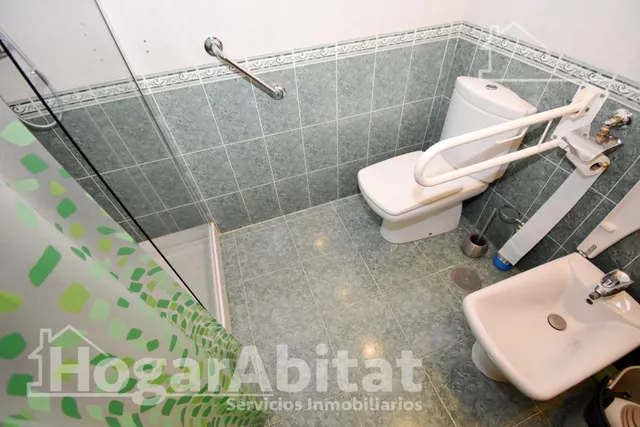 ESPACIOSO PISO CON DOS PLAZAS DE GARAJE Y DOS TRASTEROS EN EL CENTRO — 45