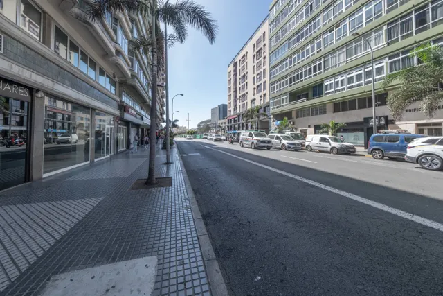 Local comercial de 200 m2 en Rafael Cabrera – Gran visibilidad y salida a dos calles — 22