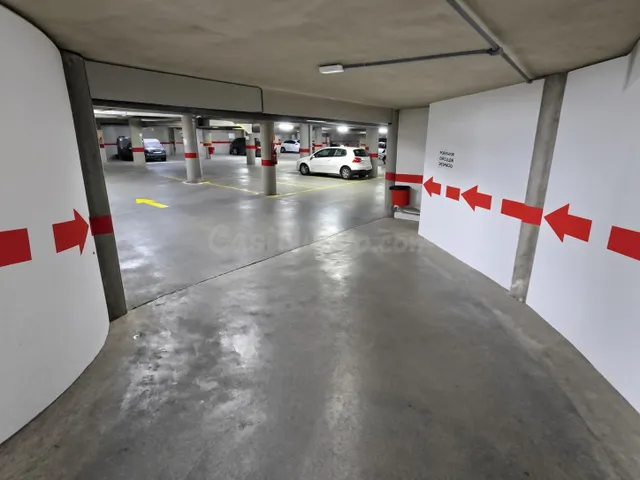 Plaza de garaje en alquiler en Cortijo Grande, frente a Segu - foto 4