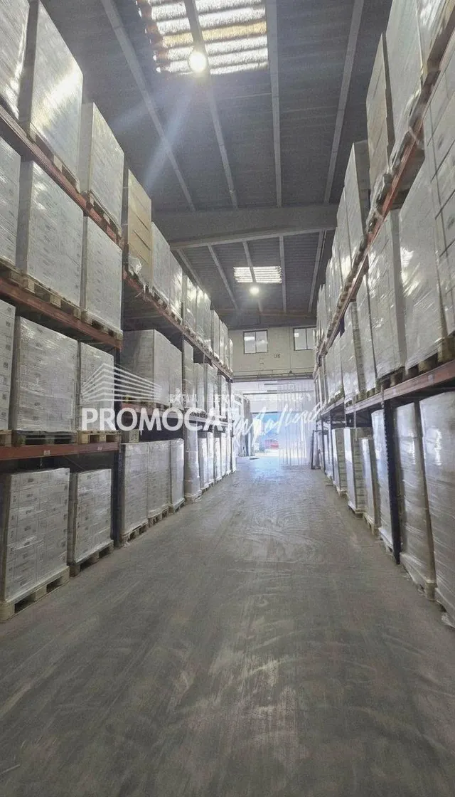 Espectacular Nave Industrial de 789 m2 con Patio de 300 m2 e - foto 5