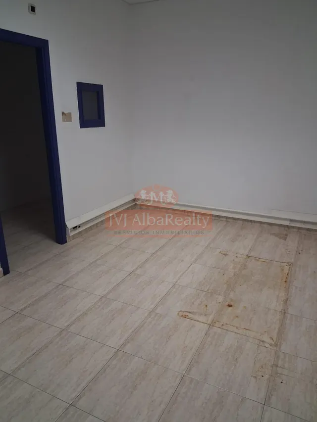 EN VENTA O ALQUILER ESPECTACULAR LOCAL EN ZONA INDUSTRIA — 25