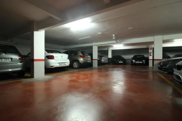 Plaza de parking coche grande en Zona Sant Joan, junto a los Juzgados de Vilanova — 9