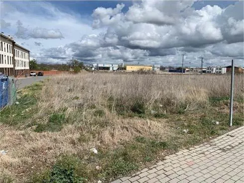 Amplio Solar Residencial en Excelente Ubicación — 3