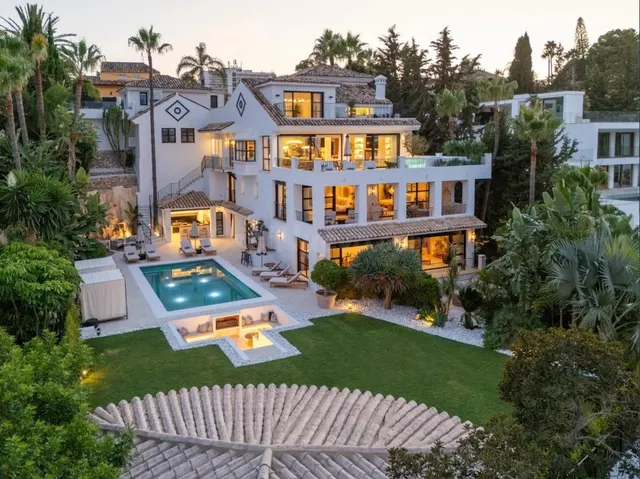 MAGNIFICENT MANSION WITH PANORAMIC SEA AND MOUNTAIN VIEWS IN