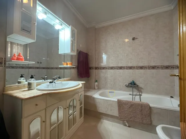 Dúplex de 4 dormitorios, cochera y patio en San José — 29