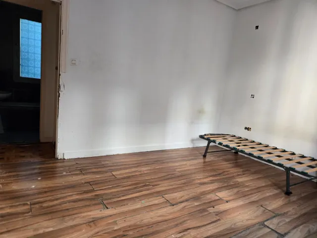 Buen piso en la calle Cortes — 12