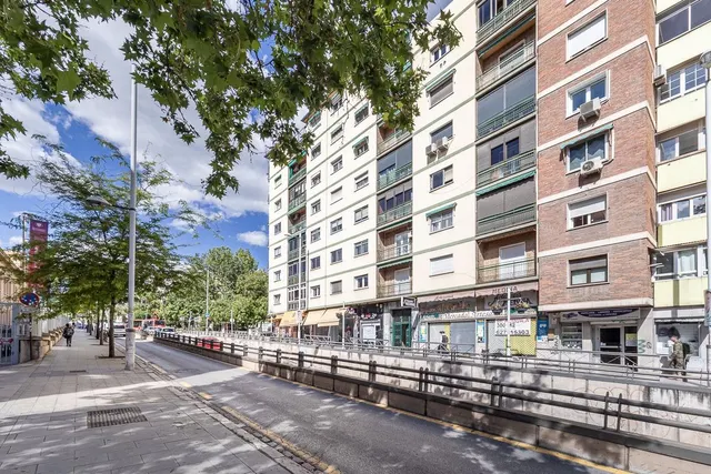 Piso señorial de 182 m2 en Avenida Madrid: amplitud, luz y posibilidades infinitas con garaje opcional. — 44