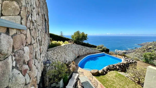 Villa independiente con piscina, jardines y vistas panorámicas al mar y al Teide. — 47