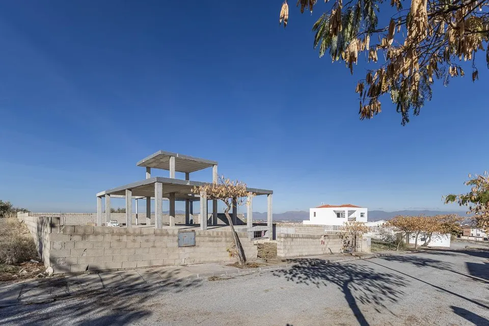 Parcela exclusiva con estructura de Chalet independiente y piscina en Urb. El Montecillo, Las Gabias
