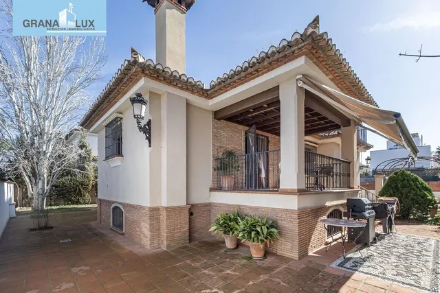 INCREÍBLE CHALET INDEPENDIENTE EN ZONA PRIVILEGIADA — 3