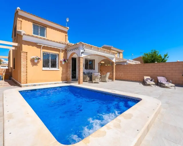 Villa independiente orientada al sur con piscina privada y s - foto 2