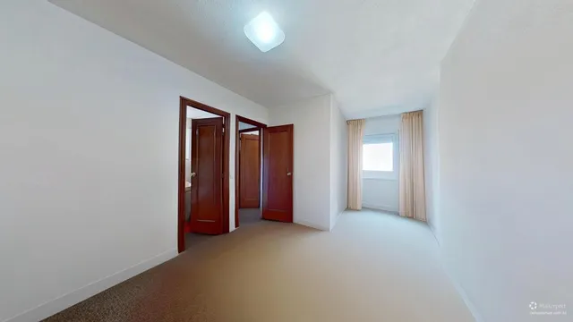EXCELENTE ZONA, PISO TOTALMENTE EXTERIOR CON LA MEJOR ORIENTACION- ESTE, MUY LUMINOSO, 7º PISO, BUENA FINCA CARAVISTA. — 33