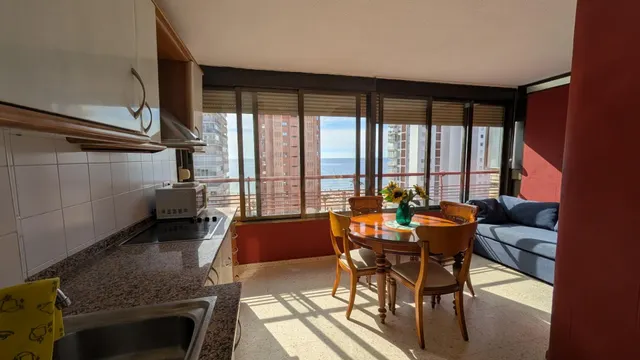 Apartamento de dos habitaciones a un paso de la playa de Levante Benidorm! www.euroloix.com — 2