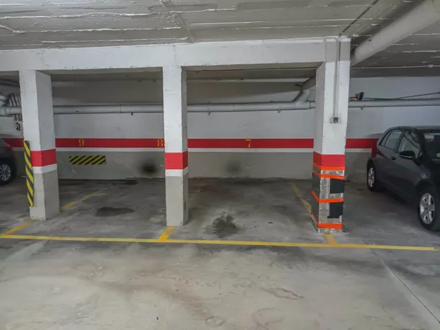 Plaza de parking en venta para coche pequeño, motocicletas o remolque - ECONOMICO — 7