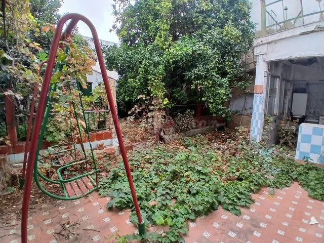 Gran finca urbana en el centro.