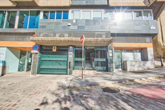Residencia exclusiva en Paseo del Salón con vistas despejadas — 44
