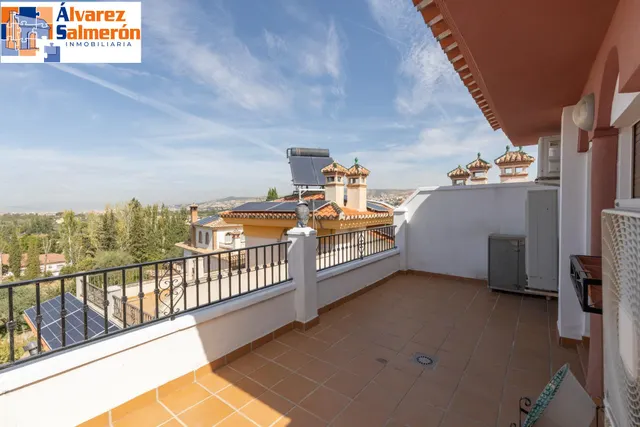 ADOSADA CON 4 DORMITORIOS, AMPLIAS TERRAZAS Y VISTAS A GRANADA Y SIERRA NEVADA — 35