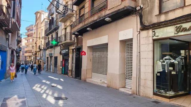 En venta local comercial en el centro de Tortosa. — 2
