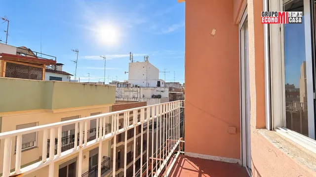 Vivienda de 3 dormitorios con balcón en Plaza Madrid, Elche (Alicante) — 26