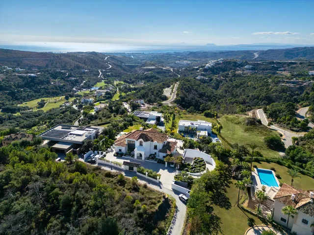 Chalet 7 habitaciones 937m² en venta - Costa del Sol — 46